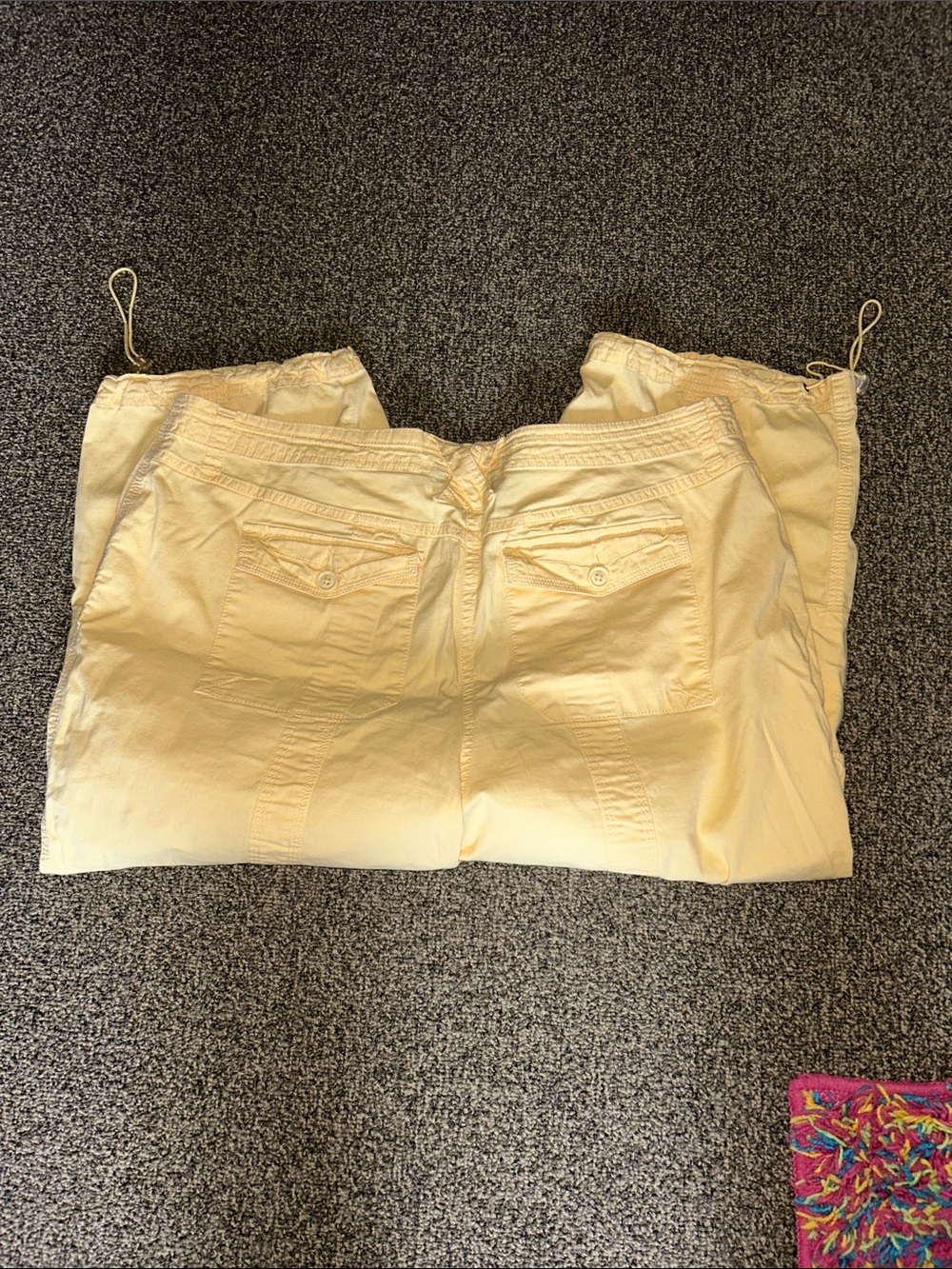 Style & Co. Pale Yellow Women's Capris - Picture 5 of 6
